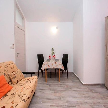 Pleasant Oriana Apartment Near The Sea-بولا المظهر الخارجي الصورة